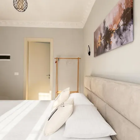 Premium 5-rooms L 4 Bathrooms L Center *