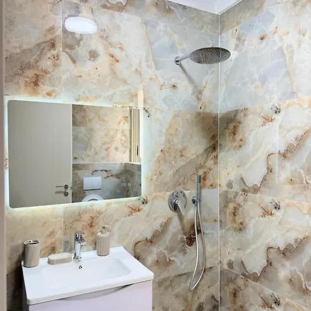 Premium 5-rooms L 4 Bathrooms L Center Appartement